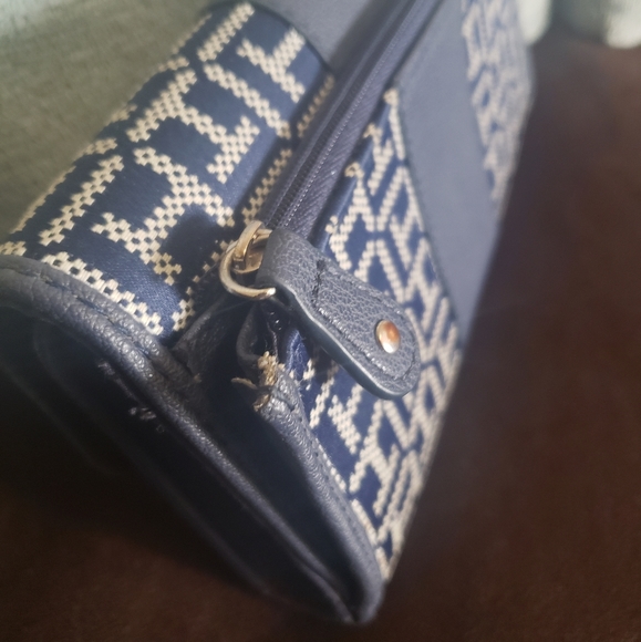 Tommy Hilfiger Logo Wallet - Picture 3 of 8